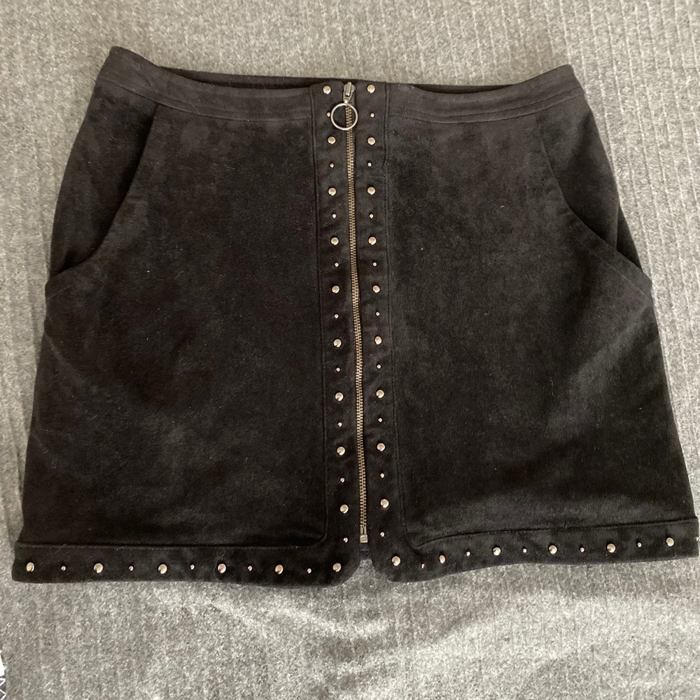 Black velvet American Eagle skirt